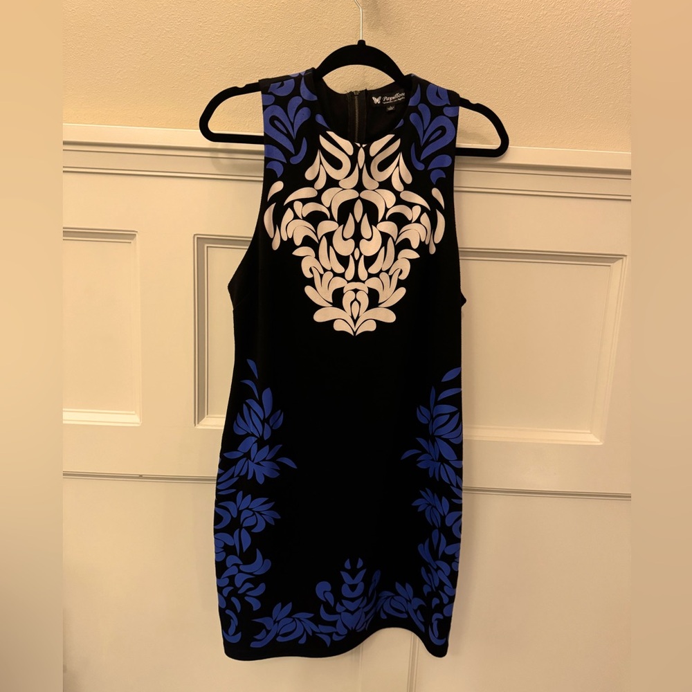 Sleeveless dress, filagree pattern, slimming, classy